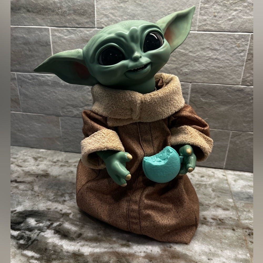 Baby Yoda- Interactive - Picture 2 of 5
